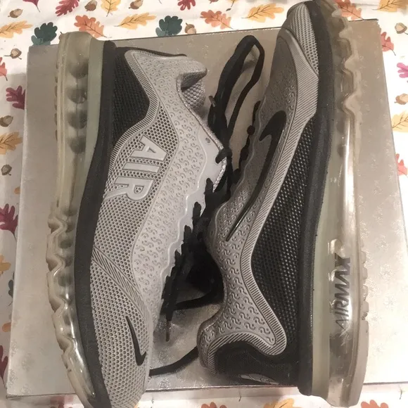 Nike  Air Max 2017 Gray and Black Athletic Sneakers