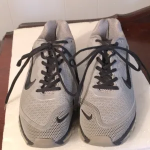 Nike  Air Max 2017 Gray and Black Athletic Sneakers
