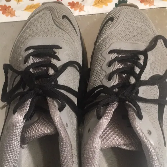 Nike  Air Max 2017 Gray and Black Athletic Sneakers