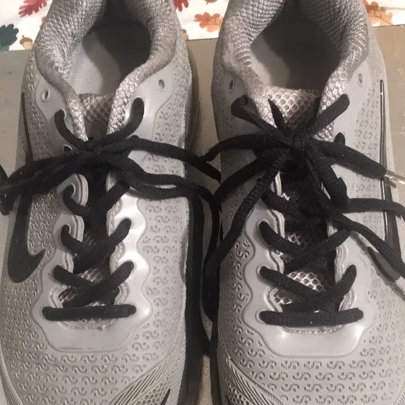 Nike  Air Max 2017 Gray and Black Athletic Sneakers