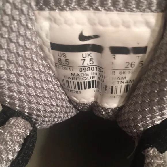 Nike  Air Max 2017 Gray and Black Athletic Sneakers