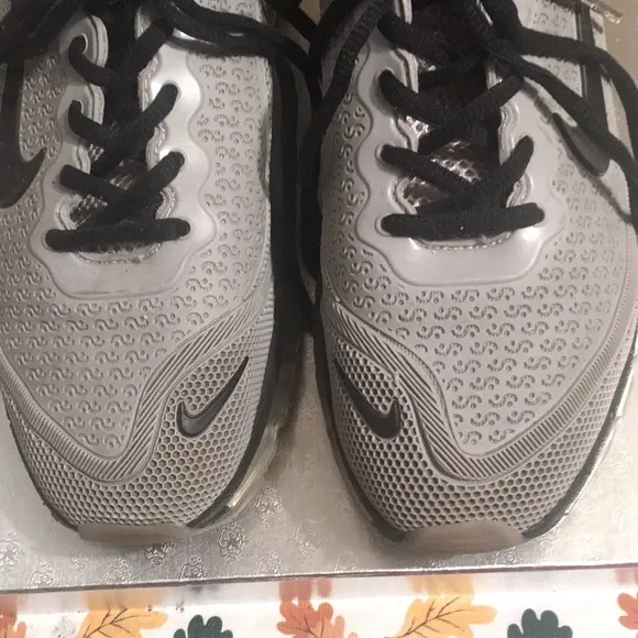Nike  Air Max 2017 Gray and Black Athletic Sneakers