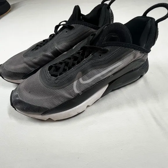 Nike Air Max 2090 Sneakers Running Shoes Athletic Black Gray men's size 11