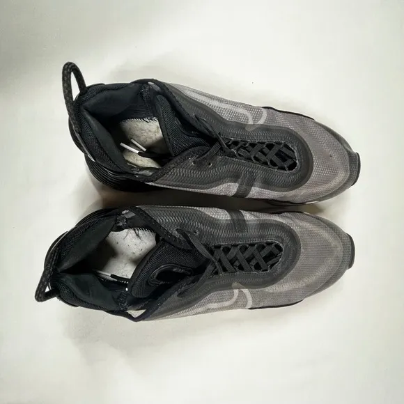 Nike Air Max 2090 Sneakers Running Shoes Athletic Black Gray men's size 11