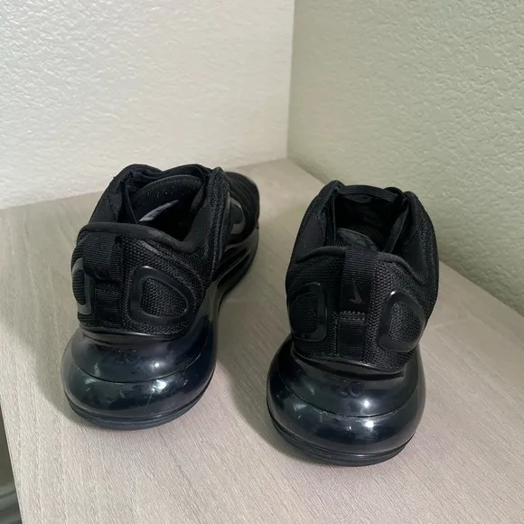 Nike air max 720 triple black