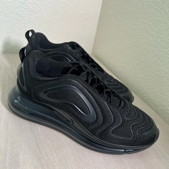 Nike air max 720 triple black