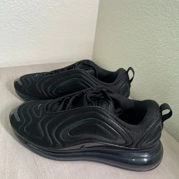 Nike air max 720 triple black