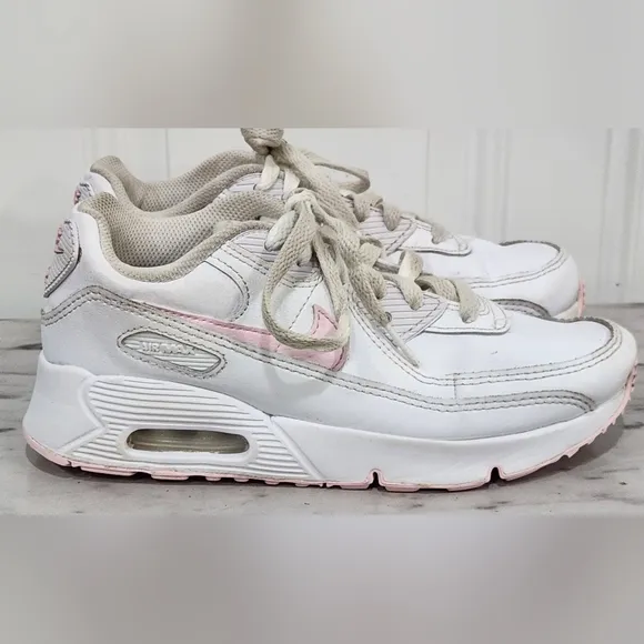 Nike Air Max 90 casual shoes size 3Y