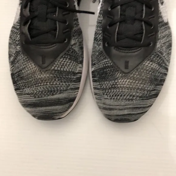 NIKE AIR MAX FLYNIT RACER LIGHT WEIGHT RUNNING SNEAKERS MENS SIZE 11.5