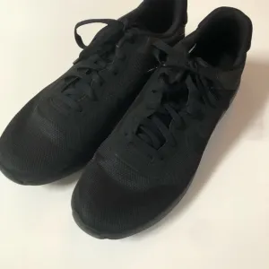 Nike Air Max Men’s Modern Essential Black Running Sneakers