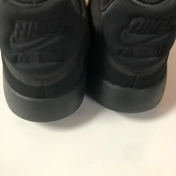 Nike Air Max Men’s Modern Essential Black Running Sneakers