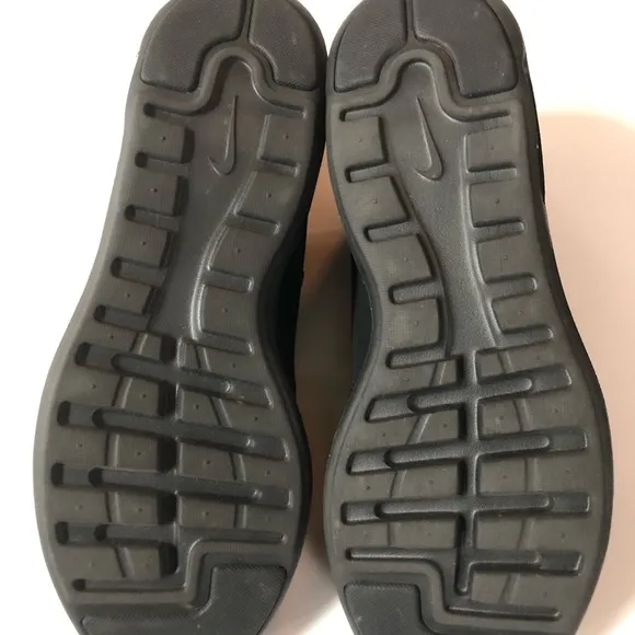 Nike Air Max Men’s Modern Essential Black Running Sneakers