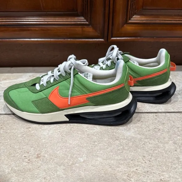 Nike Air Max Pre-Day LX Chlorophyll Sneakers  Mens Size 10