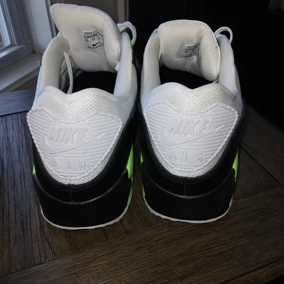 Nike Air Max Sneakers Black, White, Neon Green Men 9.5 new without box
