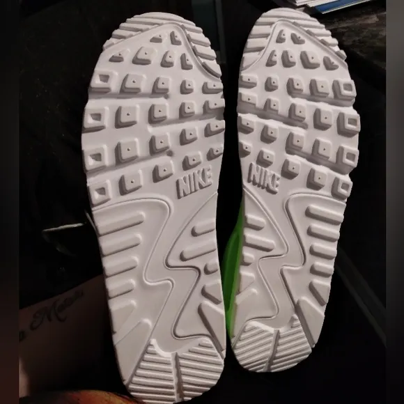 Nike Air Max Sneakers Black, White, Neon Green Men 9.5 new without box