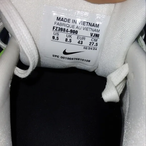 Nike Air Max Sneakers Black, White, Neon Green Men 9.5 new without box