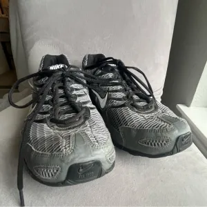 Nike Air Max Torch 4 Cool Gray Black White Running Shoe 343846-012 M