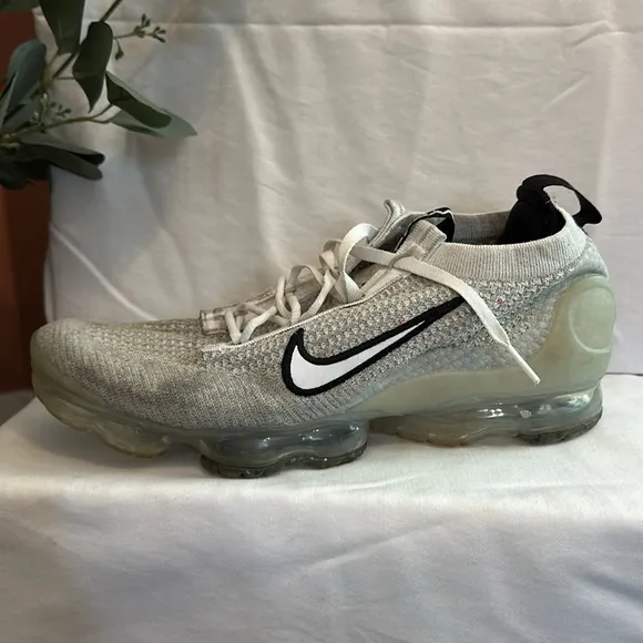 Nike | Air | Vapor Max | men’s | 2021 | FK | running | 9.5 | white | sneakers