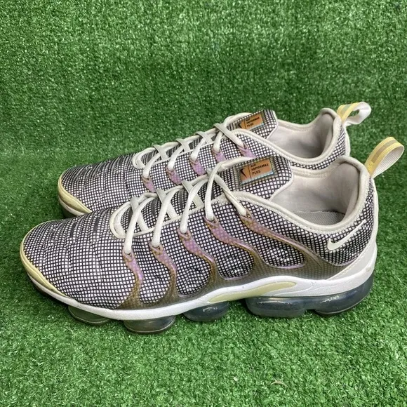 Nike Air Vapormax Plus Grid Print Men's Size 12 Sneakers Shoes 924453-105