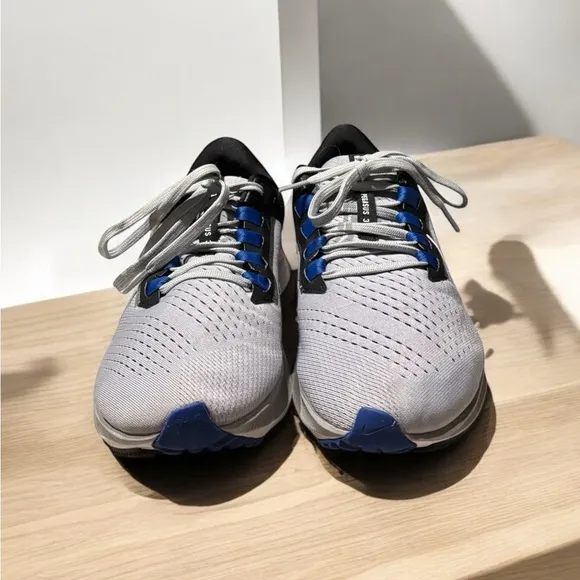 Nike Air Zoom Pegasus 38 White Blue Sneakers. Excellent Condition.