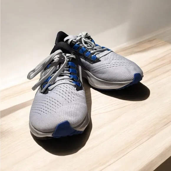 Nike Air Zoom Pegasus 38 White Blue Sneakers. Excellent Condition.