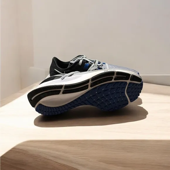 Nike Air Zoom Pegasus 38 White Blue Sneakers. Excellent Condition.