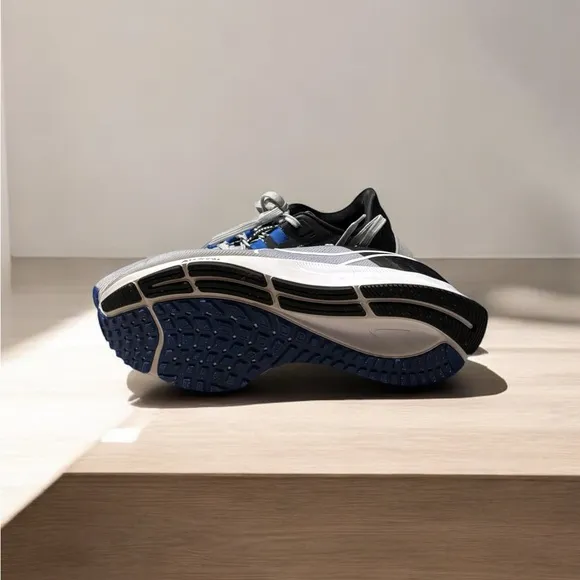 Nike Air Zoom Pegasus 38 White Blue Sneakers. Excellent Condition.