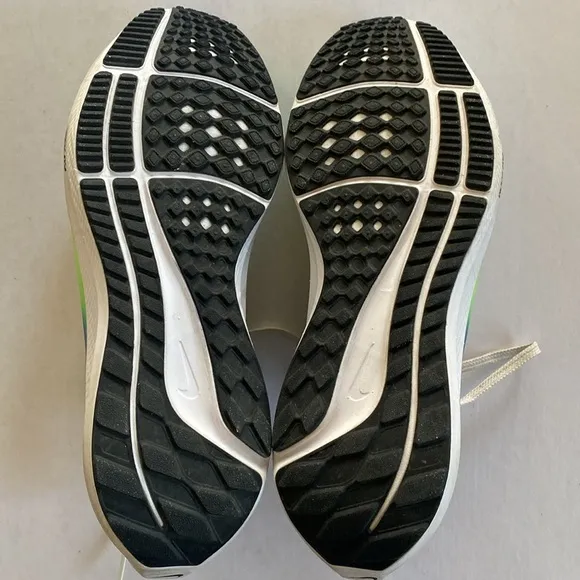 NIKE Air Zoom Pegasus 40 Running Sneakers Big Kids Size 6.5 Y DX2498-006