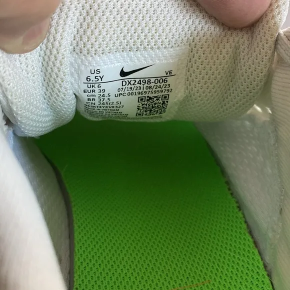 NIKE Air Zoom Pegasus 40 Running Sneakers Big Kids Size 6.5 Y DX2498-006