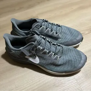 Nike Air Zoom Pegasus XENI Nike Gray Running Sneakers Men Size 11.5WIDE
