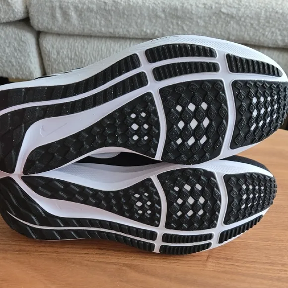 Nike Air Zoom Size 12  Men's Black And White Running Shoes