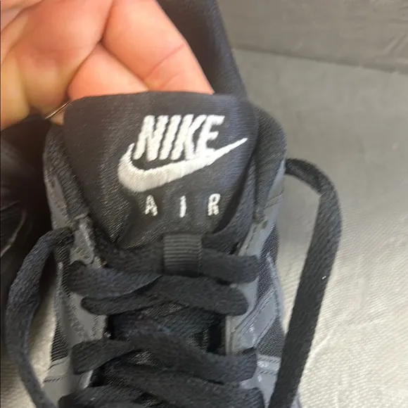 Nike Black and Gray Sneakers Sleek Design