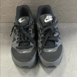 Nike Black and Gray Sneakers Sleek Design