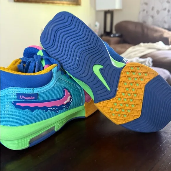Nike Blue and Pink Dynamic Sneakers