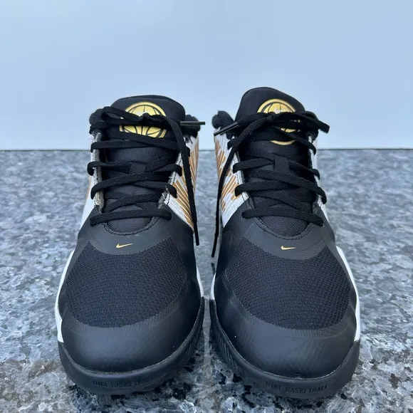 Nike Boys Team Hustle D9 AQ4224-004 Black Basketball Shoes Sneakers Size 6.5Y.