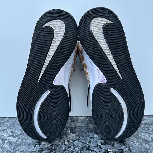 Nike Boys Team Hustle D9 AQ4224-004 Black Basketball Shoes Sneakers Size 6.5Y.