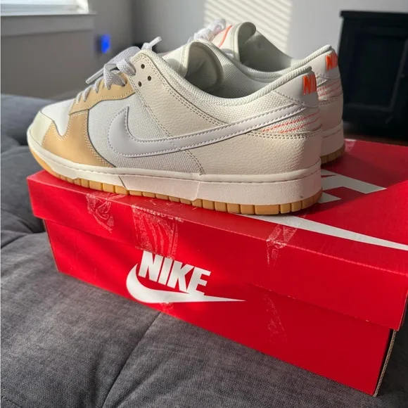 Nike Dunk SE Men's White and Tan Sneakers sz 12