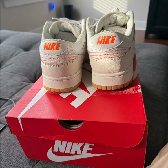 Nike Dunk SE Men's White and Tan Sneakers sz 12