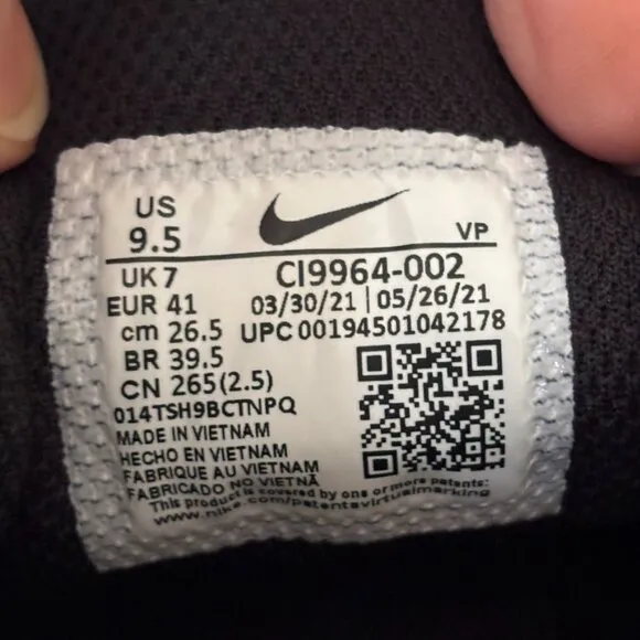 NIKE Flex Experience Run10 Running Shoe Sneakers Black White Gray SZ 9.5