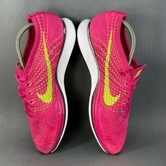 Nike Flyknit Racer Fireberry athletic sneaker shoes men’s size 10.5