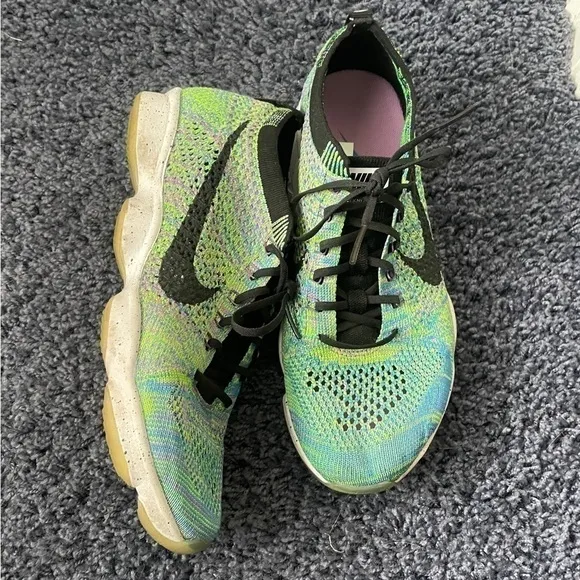 𝅺nike Flyknit Sneakers Size 8 Running