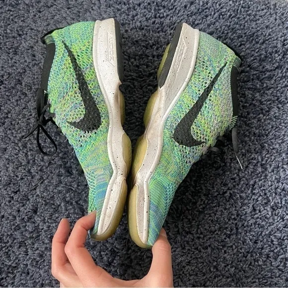 𝅺nike Flyknit Sneakers Size 8 Running
