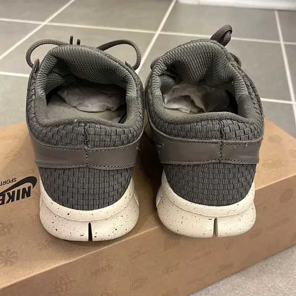 Nike Free Run ( 2) Wvn Ltr NRG shoes sneakers 553280 220 Mens Size 6.5 Womens 8