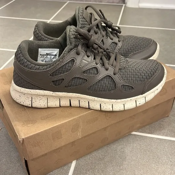 Nike Free Run ( 2) Wvn Ltr NRG shoes sneakers 553280 220 Mens Size 6.5 Womens 8
