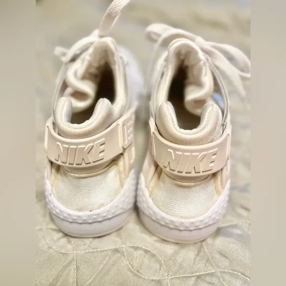 Nike Huarache RunBig Kids' sneakers Size 5 Y . Runs small.