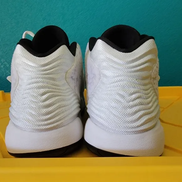 Nike KD 14 TB White/Black Size 16.5 Kevin Durant Basketball Shoe Big and Tall