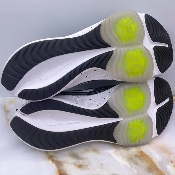 Nike kids air zoom speed 2 workout running sneakers Size 4.5Y