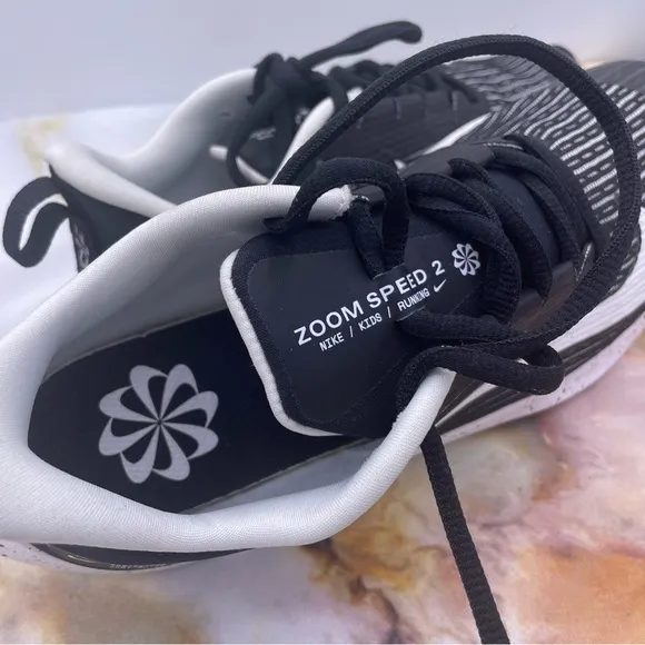 NIKE kids air zoom speed 2 workout running sneakers Size 4.5Y
