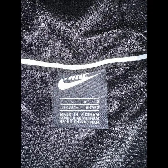 Nike Kids (Boy’s) Sportswear Light Weight Water Repellant Windbreaker Jacket