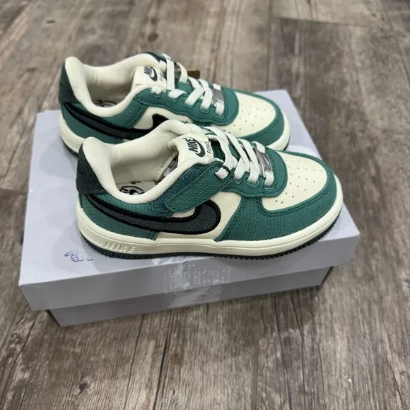 Nike Kids Force 1 Low Easyon LV8 3 Coconut Milk/Green Sneakers